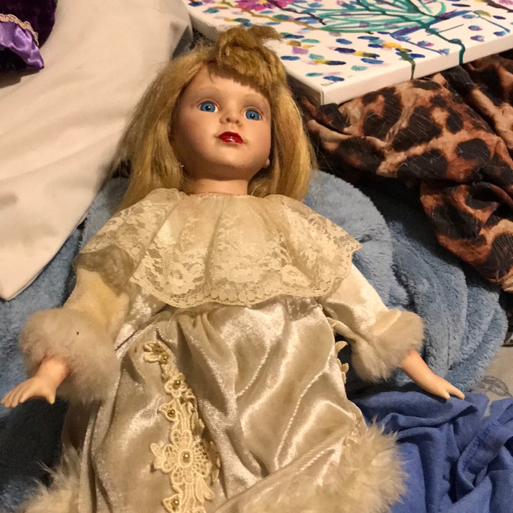 Porcelain doll missing shoes